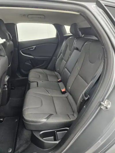 Volvo V40 Cross Country 2018 - 15000 EUR, 106816 km - 106816km - foto 35 de 40