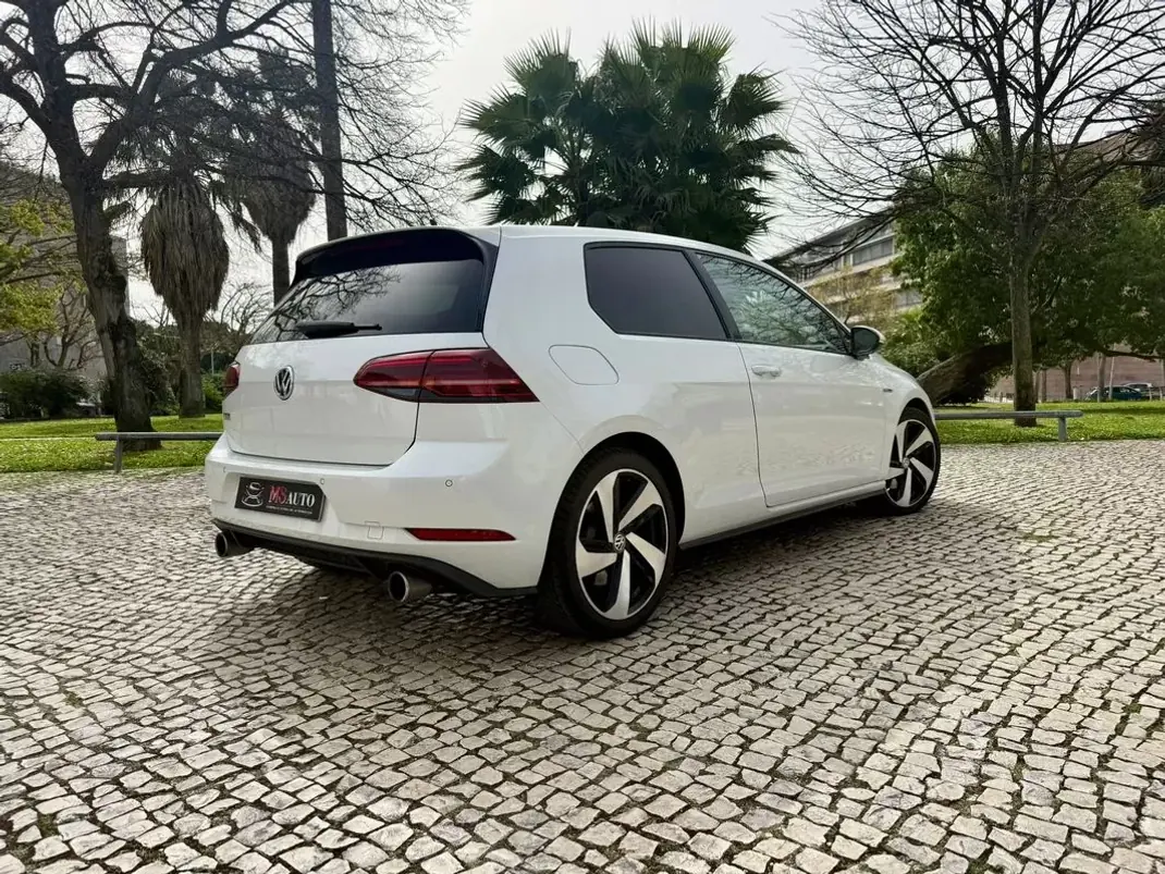 Volkswagen Golf 2017 - 23990 EUR, 87650 km - AUTO.MOTO.pt - 87650km - foto 4 de 38