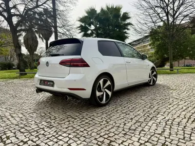 Volkswagen Golf 2017 - 23990 EUR, 87650 km - AUTO.MOTO.pt - 87650km - foto 4 de 38
