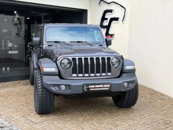 Jeep Wrangler Unlimited 2019 - 62900 EUR, 123841 km - AUTO.MOTO.pt - 123841km - foto 2 de 15