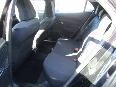 Peugeot 2008 2021 — foto 6 de 15