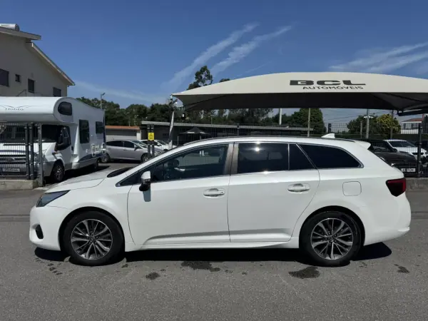 Toyota Avensis Touring Sports 2016 - 11990 EUR, 294000 km - AUTO.MOTO.pt - 294000km - foto 4 de 33