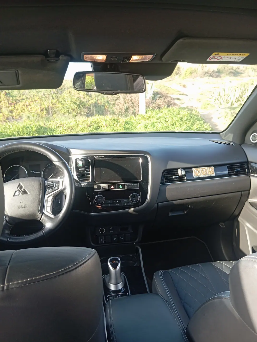 Mitsubishi Outlander 2019 - 23500 EUR, 95000 km - AUTO.MOTO.pt - 95000km - foto 2 de 15