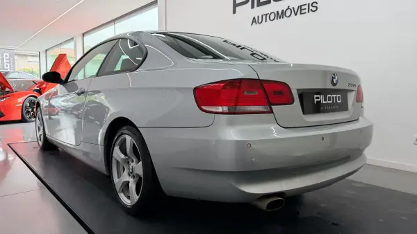 BMW 320 2007 - 13990 EUR, 175425 km - AUTO.MOTO.pt - 175425km - foto 6 de 24