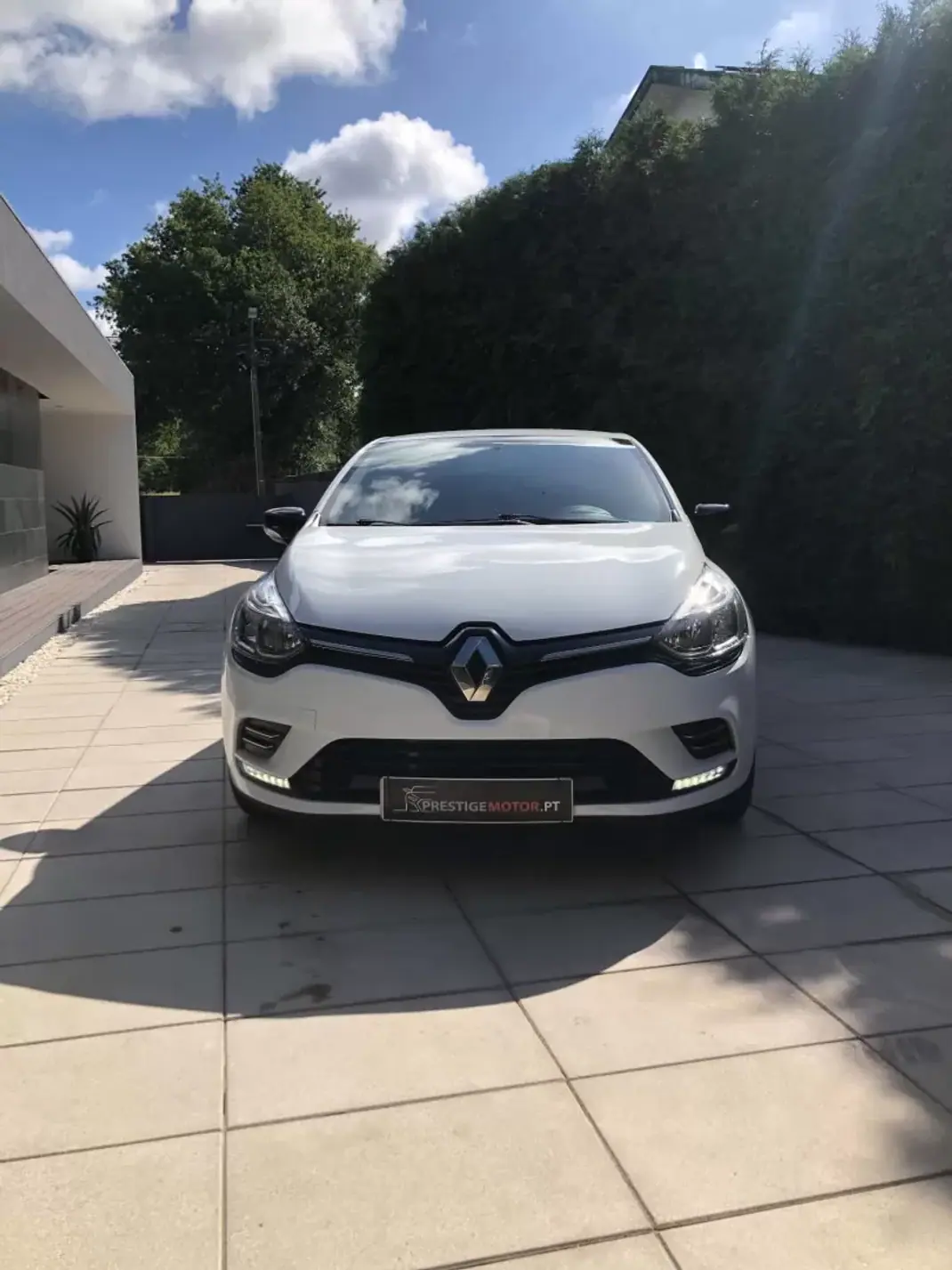 Renault Clio 2017 - 8900 EUR, 137000 km - 137000km - foto 2 de 27