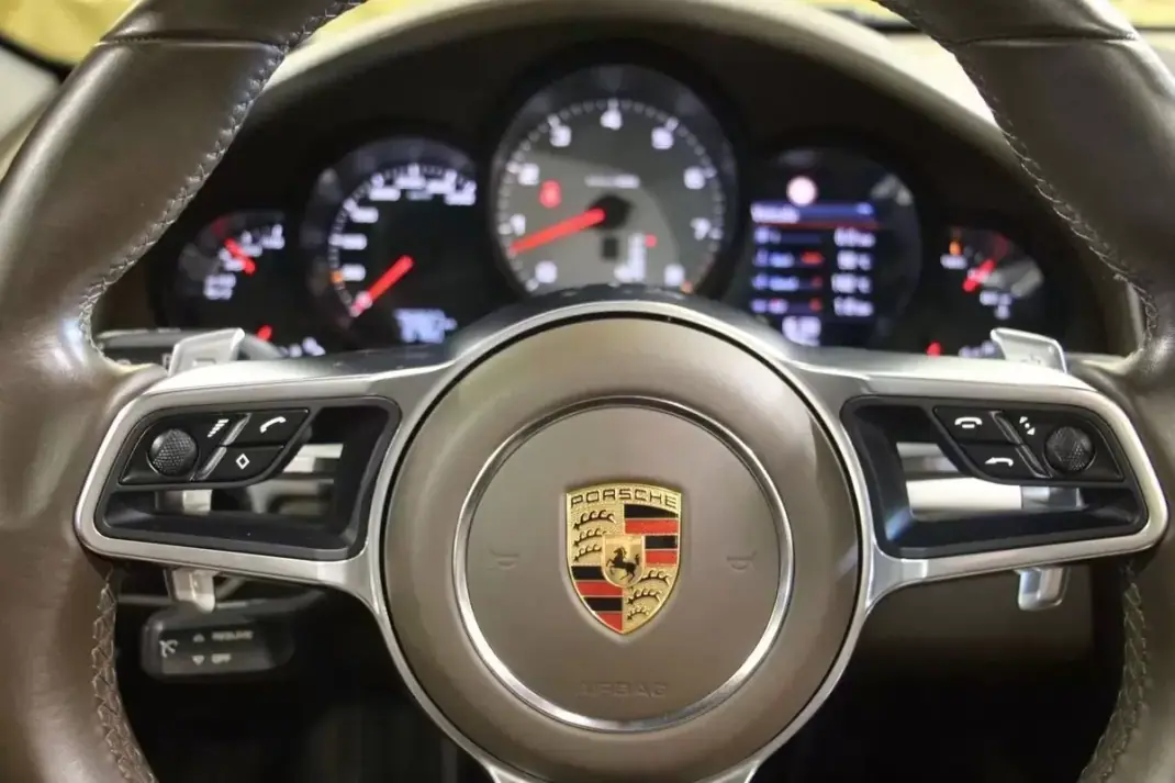 Porsche 911 2017 - 119000 EUR, 75000 km - 75000km - foto 24 de 40
