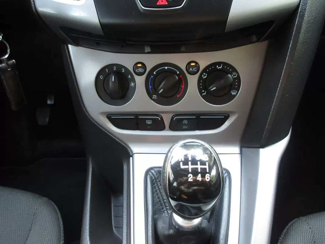 Ford Focus SW 2013 - 6990 EUR, 210000 km - 210000km - foto 27 de 28