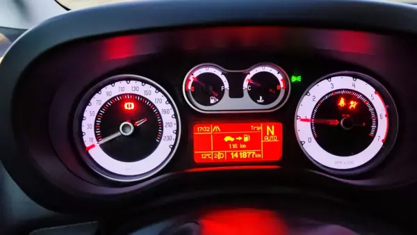 Fiat 500L 2014 - 10900 EUR, 142000 km - AUTO.MOTO.pt - 142000km - foto 12 de 14