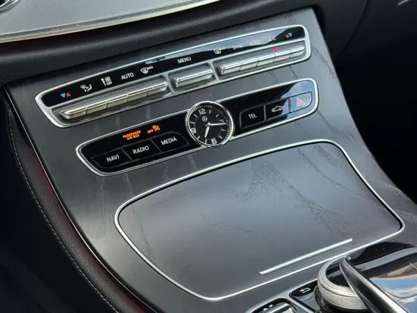 Mercedes-Benz E 220 2017 - 39950 EUR, 43877 km - AUTO.MOTO.pt - 43877km - foto 36 de 41