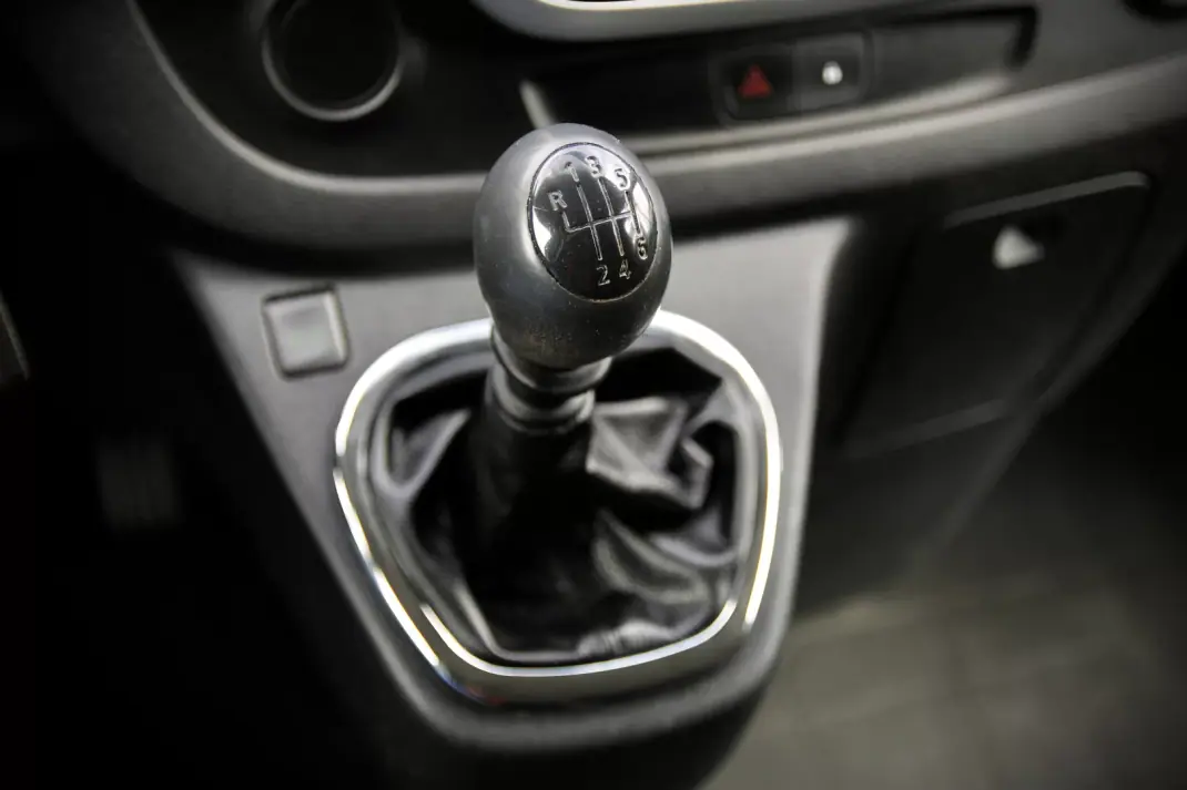 Renault 2019 - 16990 EUR, 188000 km - AUTO.MOTO.pt - 188000km - foto 17 de 21