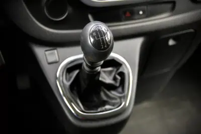 Renault 2019 - 16990 EUR, 188000 km - AUTO.MOTO.pt - 188000km - foto 17 de 21