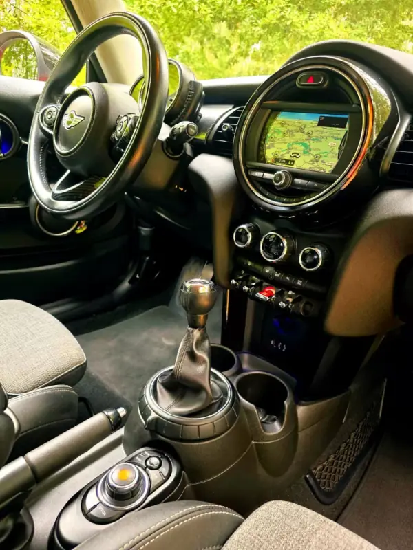 MINI 3 Portas 2015 - 15990 EUR, 138000 km - 138000km - foto 34 de 39