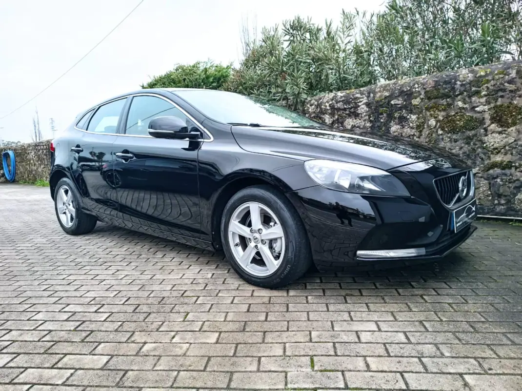 Volvo V40 2017 - 12850 EUR, 130000 km - AUTO.MOTO.pt - 130000km - foto 4 de 14