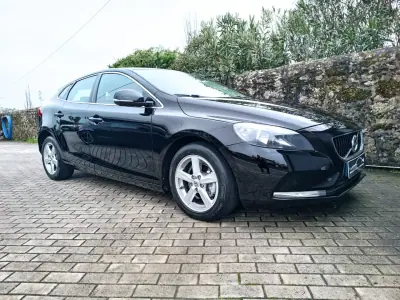 Volvo V40 2017 - 12850 EUR, 130000 km - AUTO.MOTO.pt - 130000km - foto 4 de 14