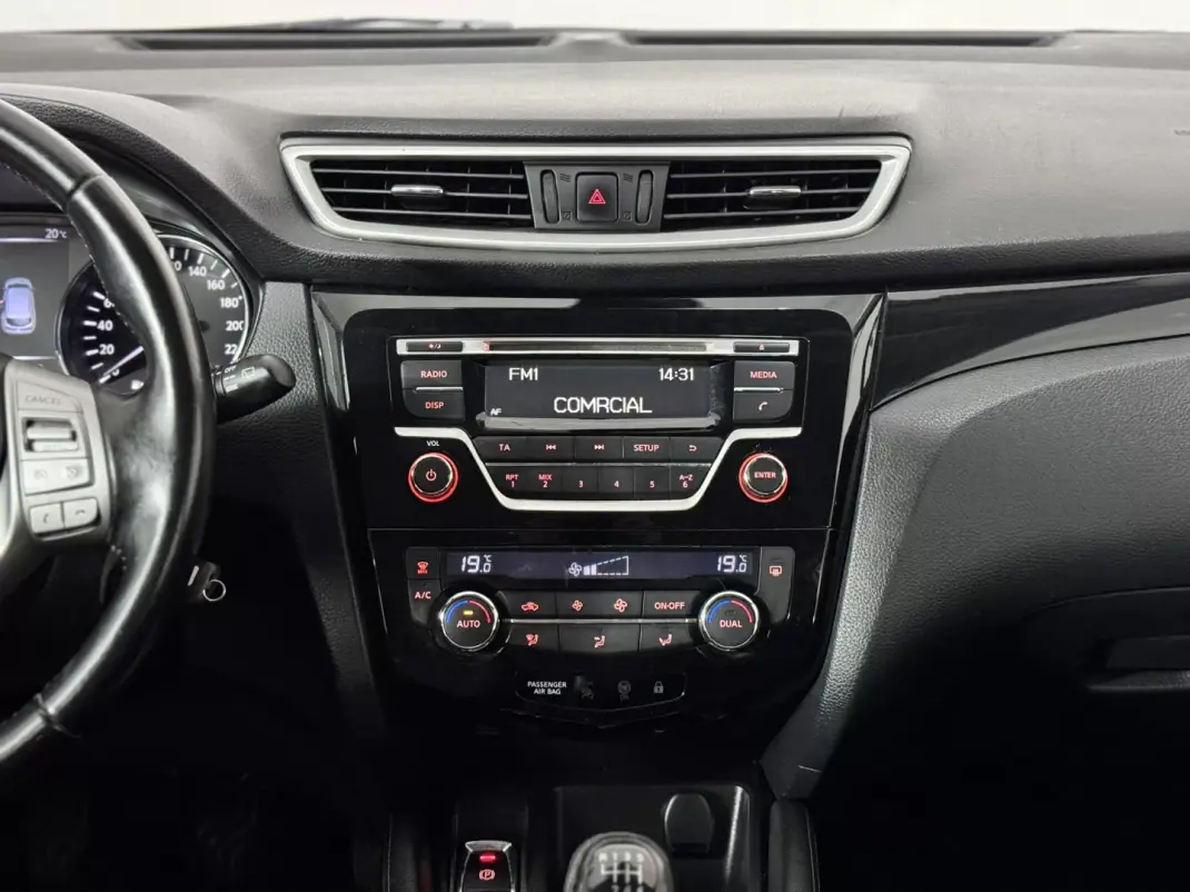 Nissan Qashqai 2015 - 13750 EUR, 96000 km - AUTO.MOTO.pt - 96000km - foto 25 de 45