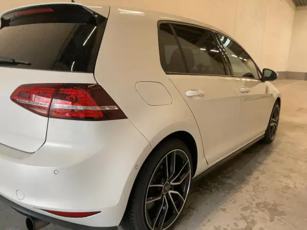 Volkswagen Golf 2013 - 18995 EUR, 182400 km - AUTO.MOTO.pt - 182400km - foto 6 de 14