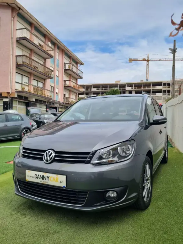 Volkswagen Touran 2014 - 14750 EUR, 122000 km - AUTO.MOTO.pt - 122000km - foto 5 de 17