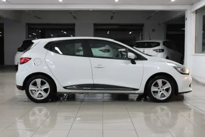 Renault Clio 2015 - 7900 EUR, 146950 km - AUTO.MOTO.pt - 146950km - foto 5 de 15