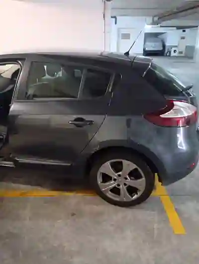 Renault Mégane 2014 - 7000 EUR, 193421 km - AUTO.MOTO.pt - 193421km - foto 3 de 4