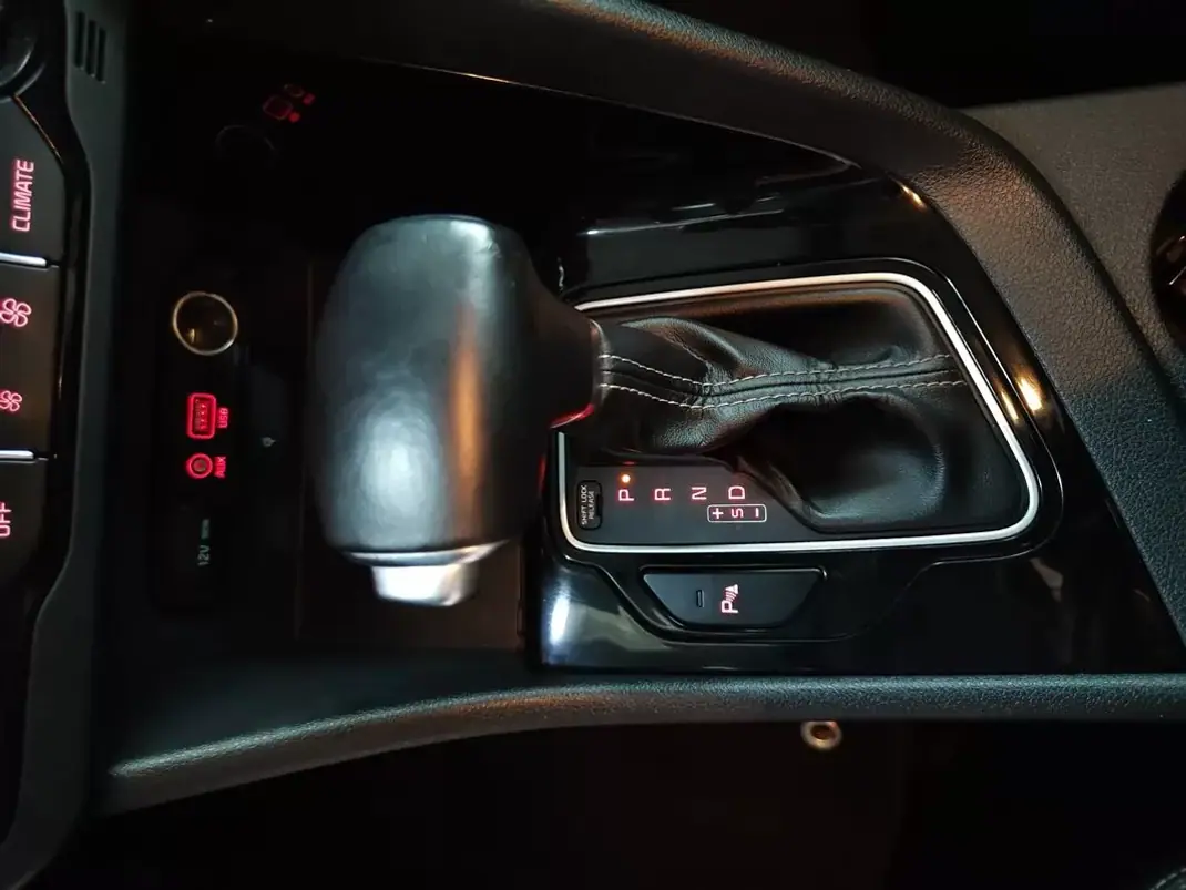 Kia Niro 2019 - 17250 EUR, 51300 km - AUTO.MOTO.pt - 51300km - foto 29 de 34