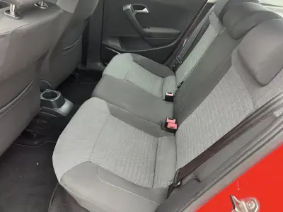 Volkswagen Polo 2010 - 7900 EUR, 152000 km - AUTO.MOTO.pt - 152000km - foto 9 de 12