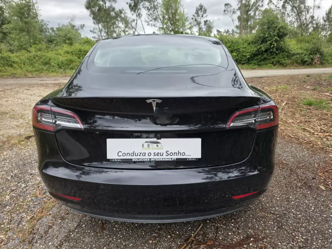 Tesla Model 3 2019 - 23900 EUR, 177000 km - AUTO.MOTO.pt - 177000km - foto 26 de 42