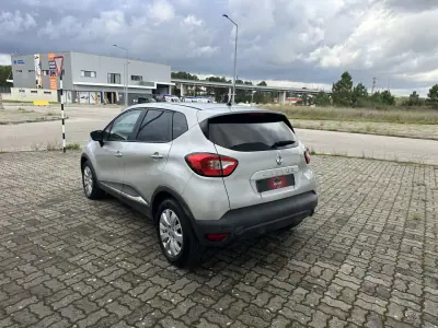 Renault Captur 2016 - 13490 EUR, 143000 km - AUTO.MOTO.pt - 143000km - foto 6 de 15