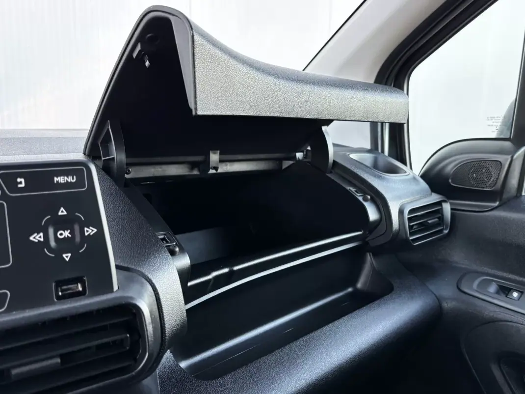 Peugeot PARTNER 1.6 BLUEHDI 3 LUGARES 2019 - 13900 EUR, 97000 km - AUTO.MOTO.pt - 97000km - foto 30 de 34