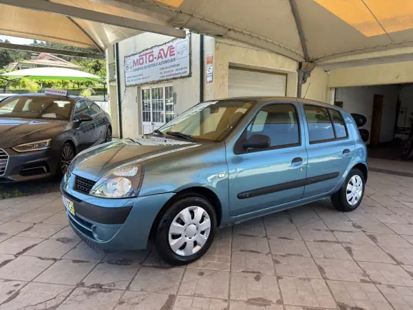 Renault Clio 2004 - 3250 EUR, 222926 km - AUTO.MOTO.pt - 222926km - foto 3 de 28