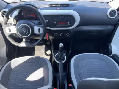 Renault Twingo 2017 - 7750 EUR, 136000 km - AUTO.MOTO.pt - 136000km - foto 8 de 13