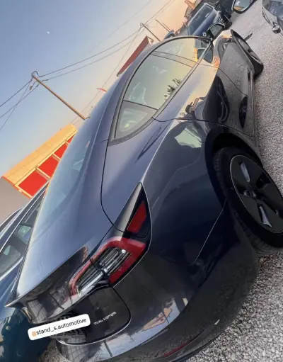 Tesla Model 3 2021 - 27999 EUR, 94300 km - AUTO.MOTO.pt - 94300km - foto 3 de 8