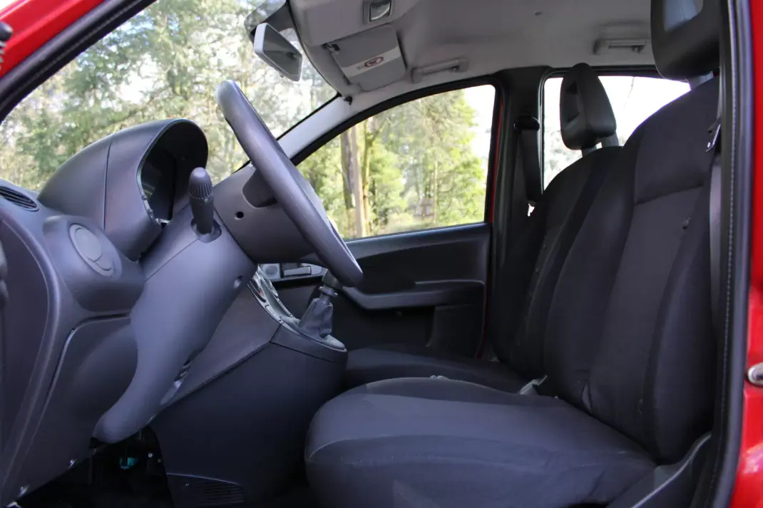 Fiat Panda 2010 - 4500 EUR, 114357 km - AUTO.MOTO.pt - 114357km - foto 13 de 23