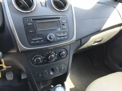 Dacia Sandero 2014 - 6900 EUR, 183000 km - AUTO.MOTO.pt - 183000km - foto 10 de 10
