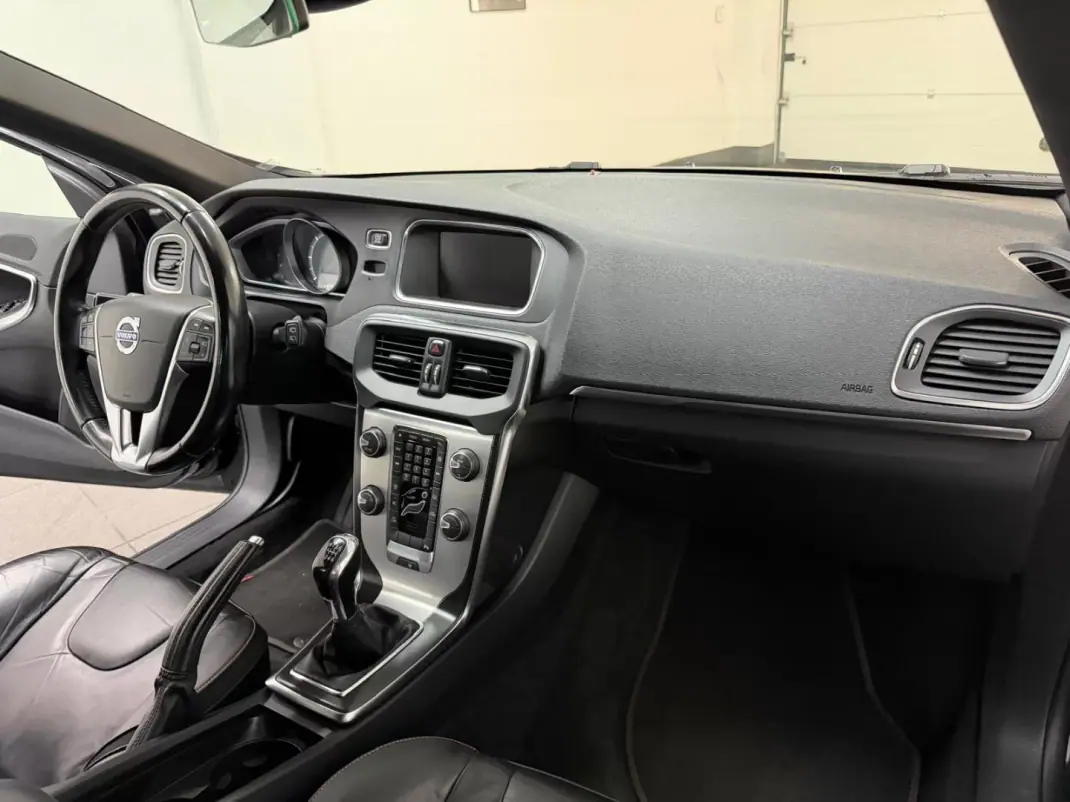 Volvo V40 2015 - 11990 EUR, 151000 km - 151000km - foto 7 de 29