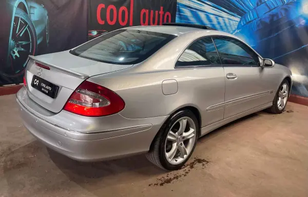 Mercedes-Benz CLK 220 2005 - 10999 EUR, 223000 km - AUTO.MOTO.pt - 223000km - foto 16 de 44