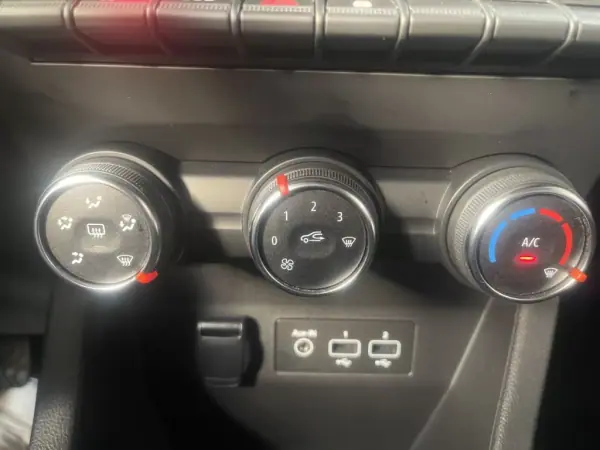 Renault Clio 2019 - 14480 EUR, 30000 km - AUTO.MOTO.pt - 30000km - foto 43 de 50