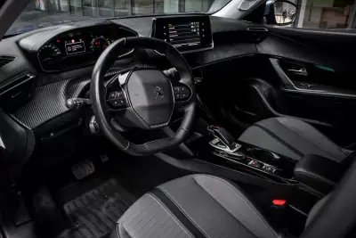 Peugeot e-2008 2021 - 20850 EUR, 60050 km - AUTO.MOTO.pt - 60050km - foto 25 de 44