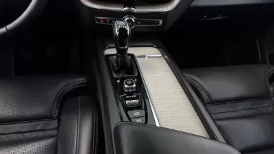 Volvo XC 60 2020 - 34999 EUR, 59321 km - AUTO.MOTO.pt - 59321km - foto 19 de 38