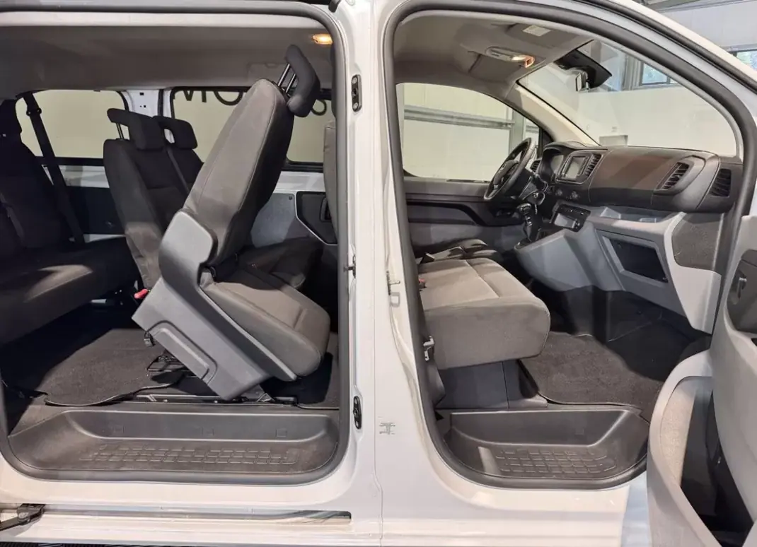 Opel Vivaro 2022 - 32900 EUR, 20415 km - 20415km - foto 36 de 50