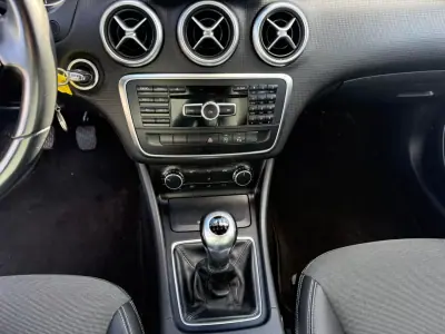 Mercedes-Benz A 180 2015 - 14250 EUR, 155500 km - AUTO.MOTO.pt - 155500km - foto 15 de 23