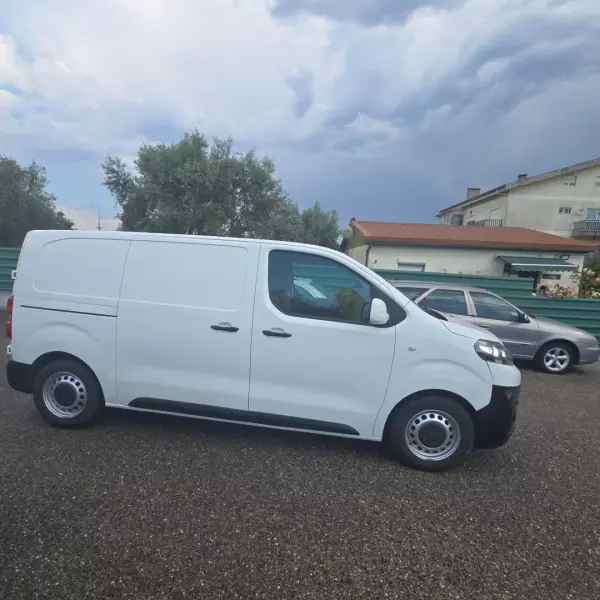 Citroën Jumpy 2020 - 17450 EUR, 147250 km - AUTO.MOTO.pt - 147250km - foto 4 de 11