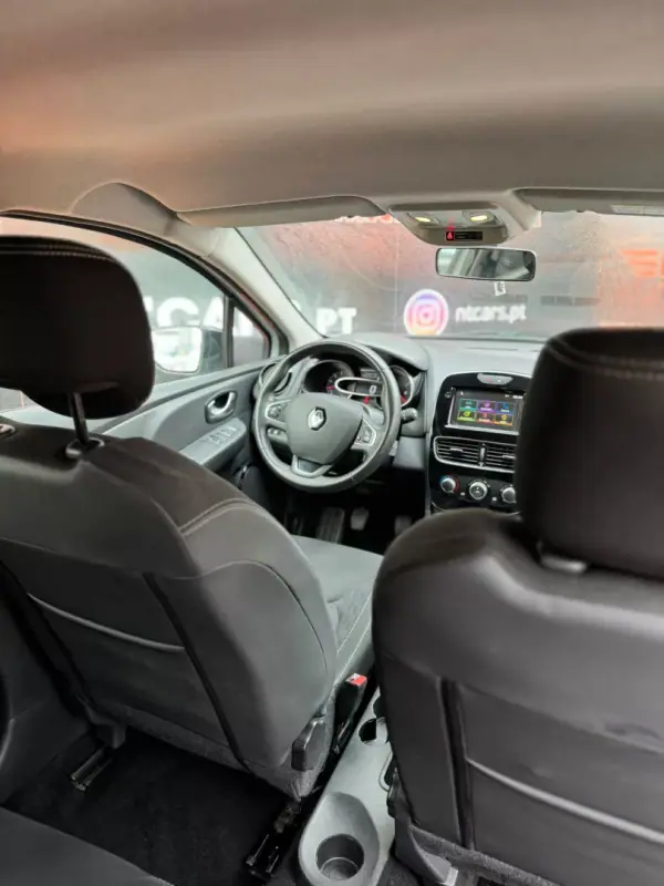 Renault Clio Sport Tourer 2019 - 11900 EUR, 191876 km - AUTO.MOTO.pt - 191876km - foto 8 de 18