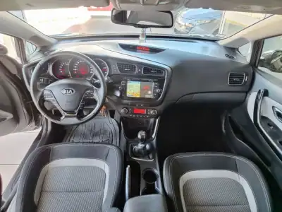Kia Ceed SW 2015 - 8990 EUR, 144200 km - AUTO.MOTO.pt - 144200km - foto 19 de 35