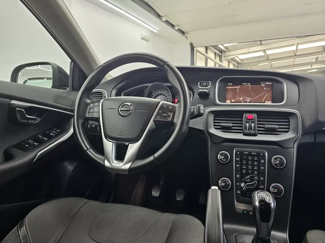Volvo V40 Cross Country 2018 - 15000 EUR, 106816 km - 106816km - foto 19 de 40