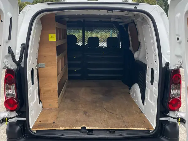 Citroën Berlingo 1.6 HDi Longa 2019 - 11750 EUR, 106000 km - AUTO.MOTO.pt - 106000km - foto 25 de 30