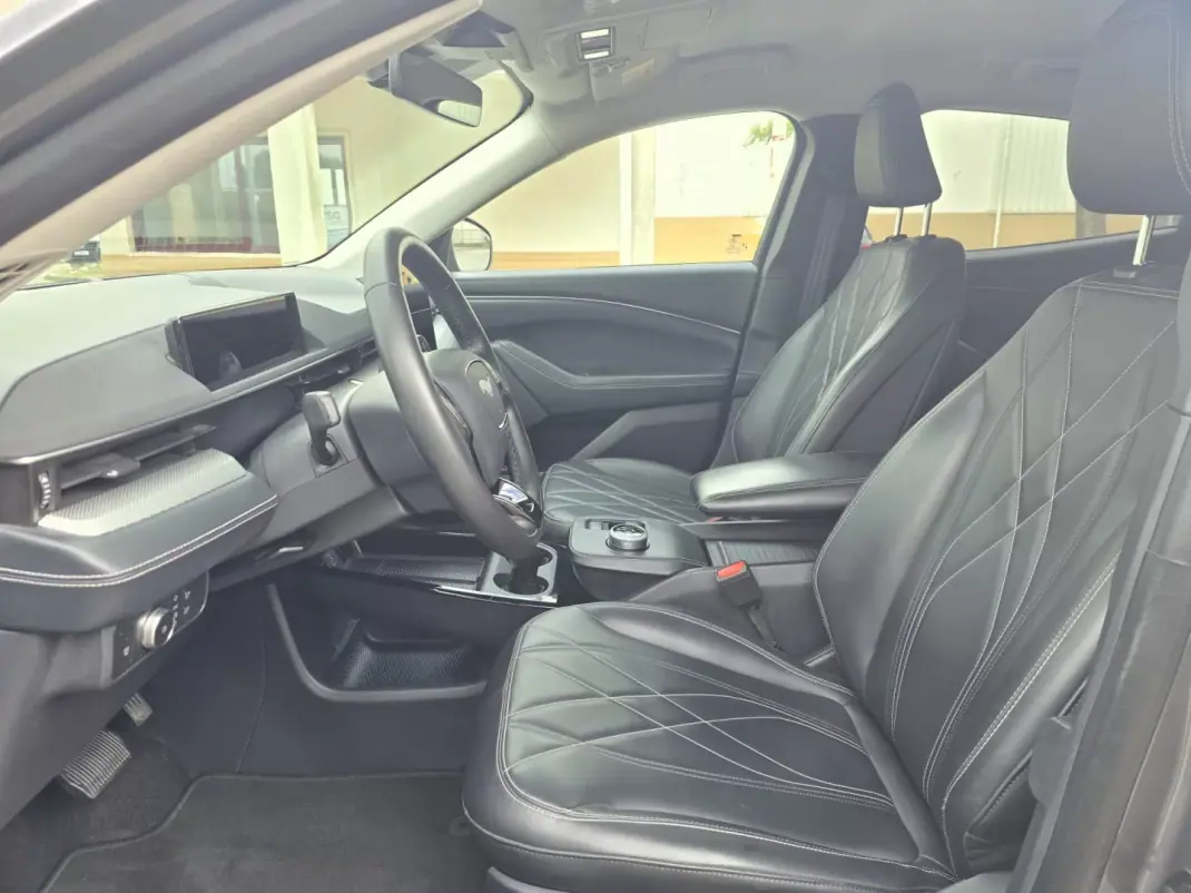 Ford Mustang Mach-E 2021 - 29950 EUR, 92000 km - AUTO.MOTO.pt - 92000km - foto 8 de 18
