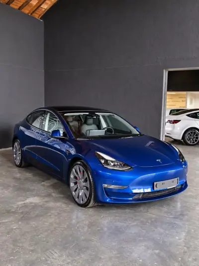Tesla Model 3 2023 — foto 2 de 23