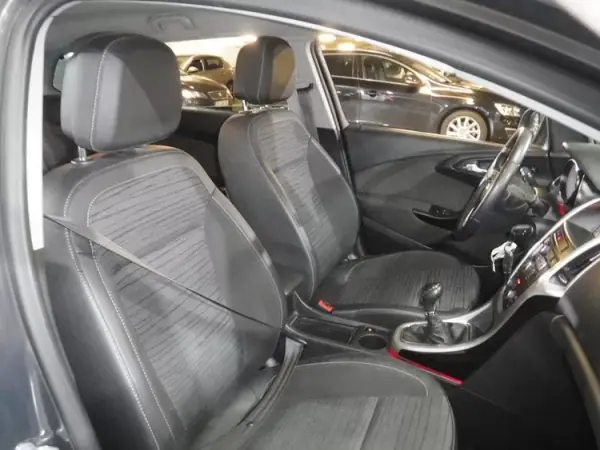 Opel Astra Sports Tourer 2016 - 7490 EUR, 250000 km - AUTO.MOTO.pt - 250000km - foto 42 de 49