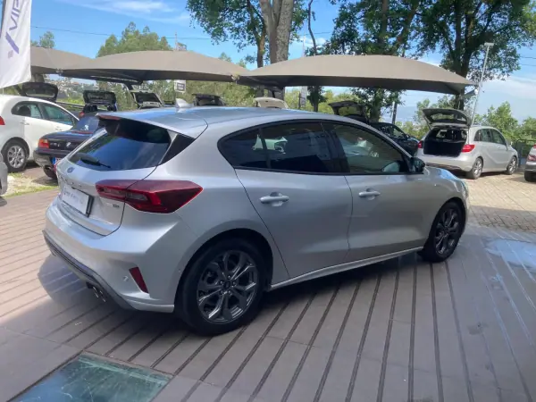 Ford Focus 2023 - 20590 EUR, 37780 km - AUTO.MOTO.pt - 37780km - foto 5 de 23