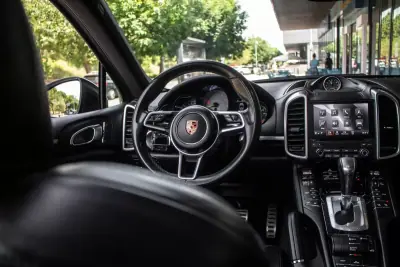 Porsche Cayenne 2016 - 42900 EUR, 139769 km - AUTO.MOTO.pt - 139769km - foto 42 de 49